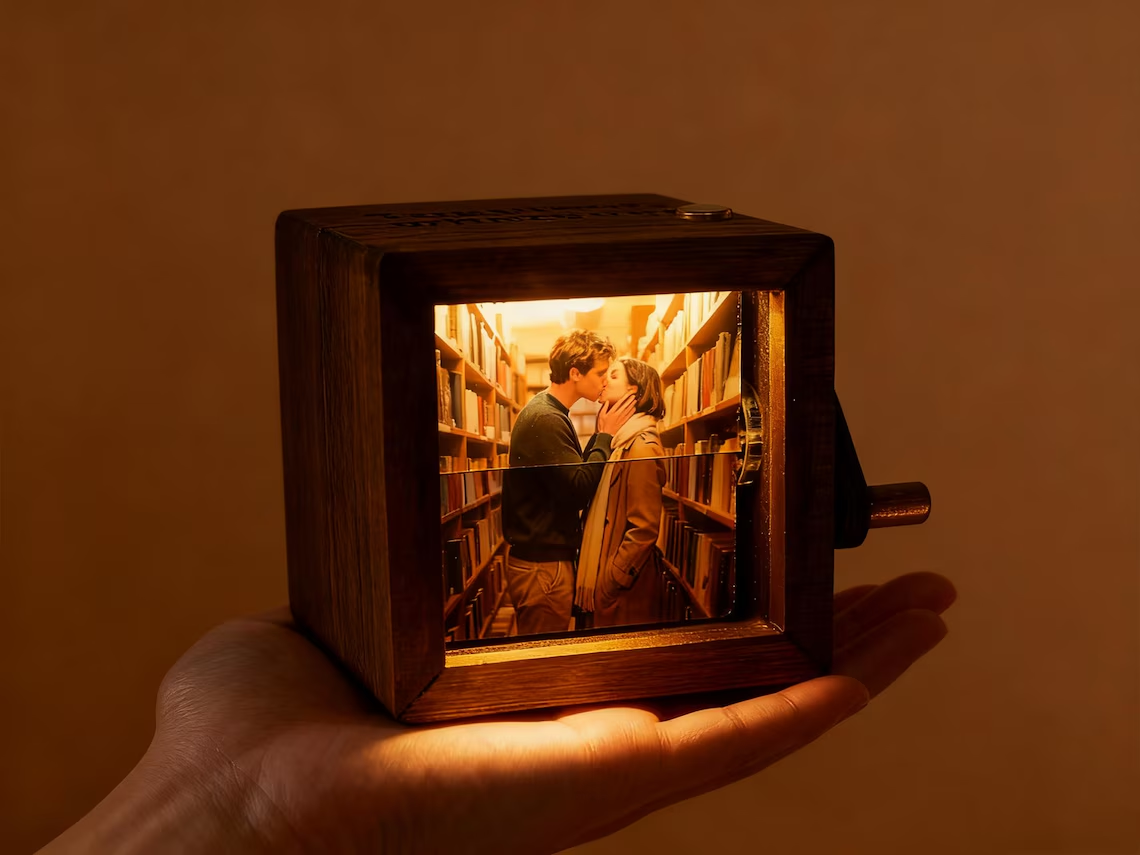 💕Personalized Hand-Crank Photo Flip Box — Custom Wooden LED Photo Album